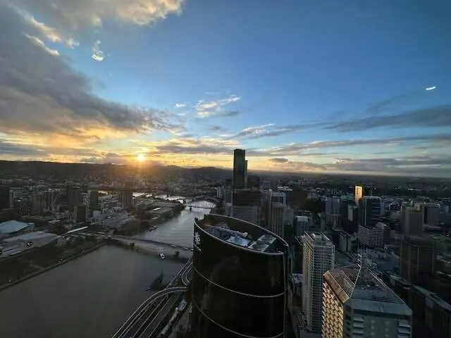 River View Central Brisbane 2-Bedroom Apartment